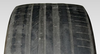 残溝多いタイヤと残溝少ないタイヤの比較