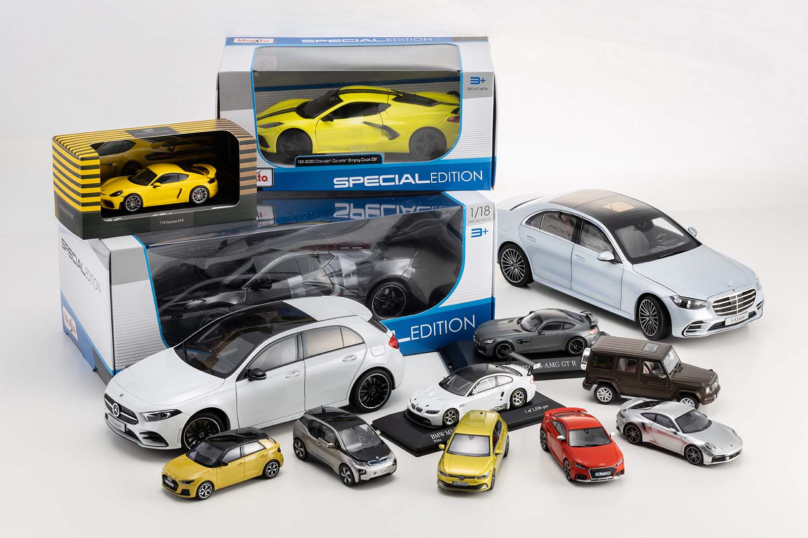 ショールームで手に入る小さな本物「純正ミニカー」の世界 | ヤナセ ショールームで手に入る小さな本物「純正ミニカー」の世界 | ヤナセ