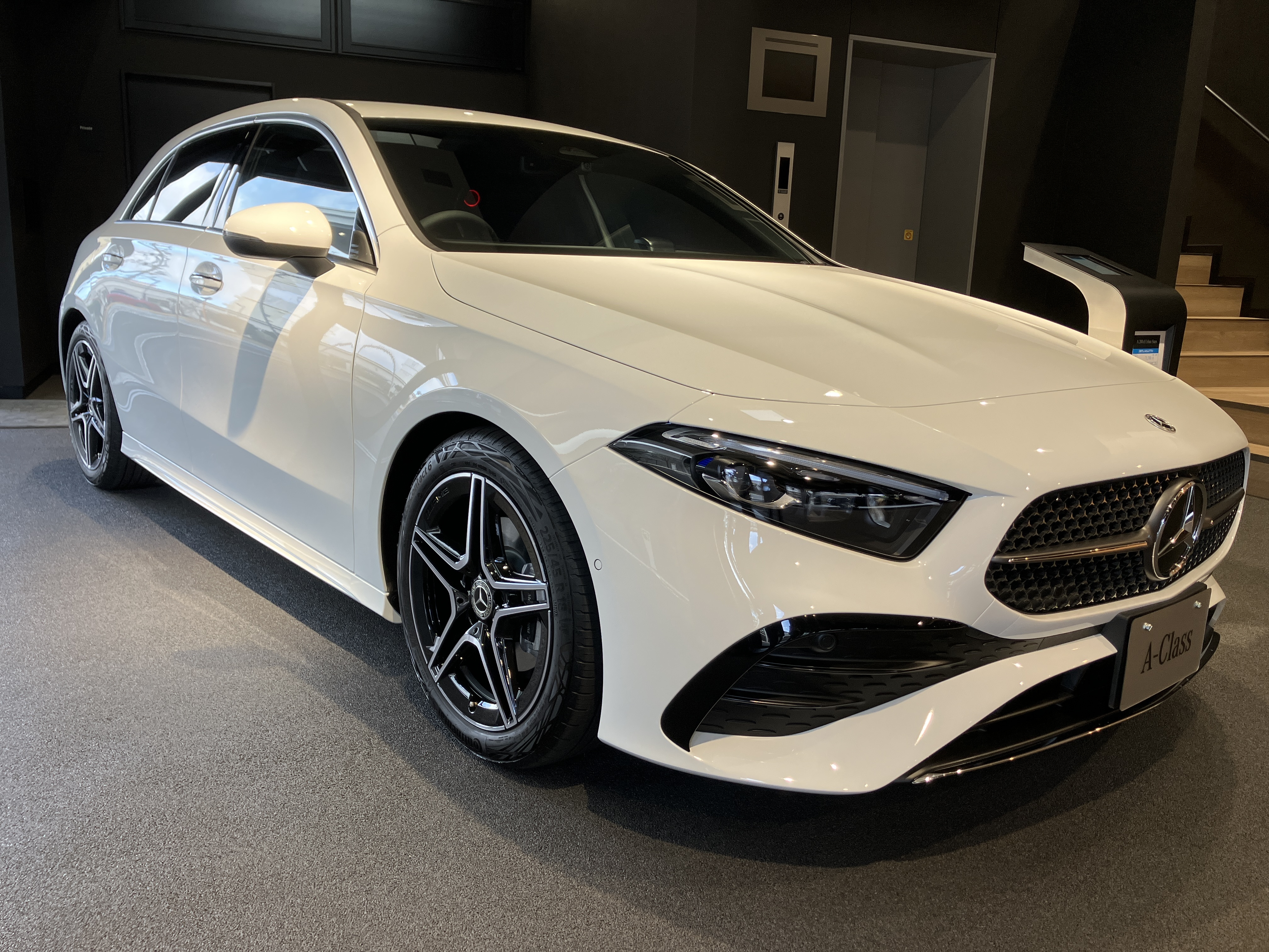 展示車・試乗車 | メルセデス・ベンツ千里 | 株式会社ヤナセ