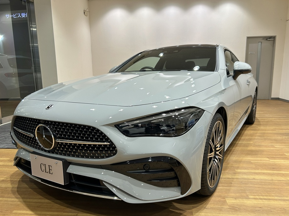 メルセデス F1マシンのカラーリングを採用した限定車「メルセデスAMG SL63
