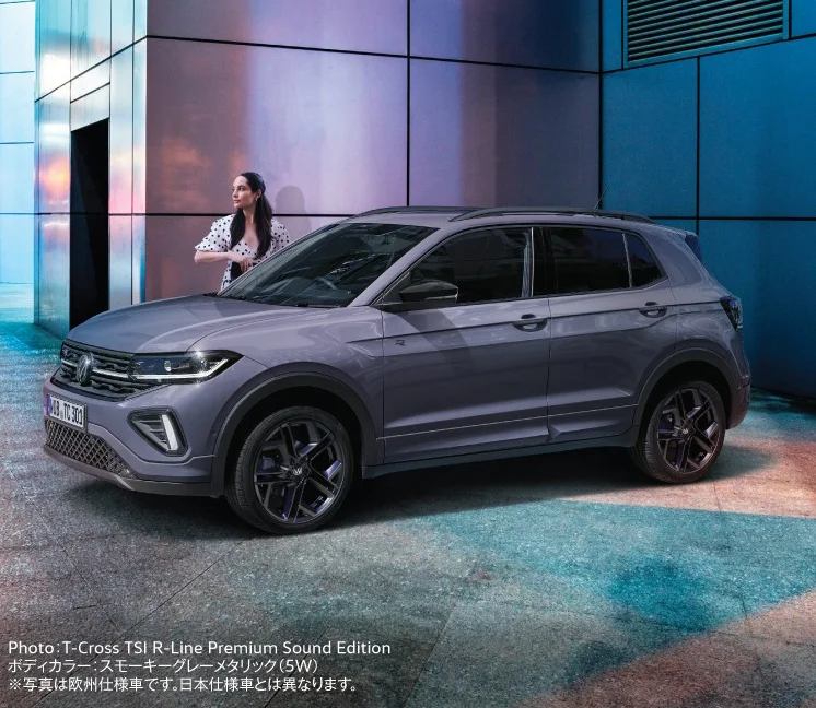 Photo:T-Cross TSI R-Line Premium Sound Edition ボディカラー:スモーキーグレーメタリック(5W) ※写真は欧州仕様車です。日本仕様車とは異なります。
