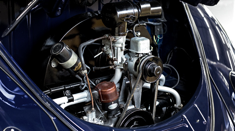Volkswagen輸入第一号車の「ビートルスタンダード」のエンジンルームの画像
